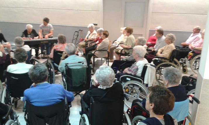 Musika tailerra Villabonako adinduentzako Santiago Egoitzan Musika tailerra Villabonako adinduentzako Santiago Egoitzan