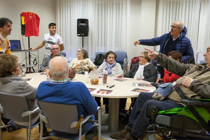 "Jabo" Irureta, en el Taller de Reminiscencia de Txurdinagabarri Irureta en la Residencia de ancianos Txurdinagabarri de Bilbao