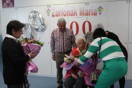 Celebración de centenaria en la Residencia de mayores Barandiaran de Durango