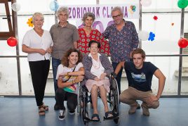 Claudia gure egoiliarra mendea bete dutenen klubean sartu da Egoiliar bat mendea bete dutenen klubean sartu da