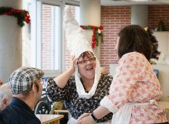 Olentzerok eta Mari Domingik Txurdinagabarri egoitzan bisita egin ziguten width=