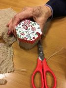 Mercadillo solidario en la Residencia Txurdinagabarri para Zaporeak