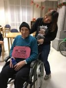 Mercadillo solidario en la Residencia Txurdinagabarri para Zaporeak