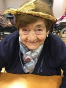 Mercadillo solidario en la Residencia Txurdinagabarri para Zaporeak