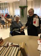 Mercadillo solidario en la Residencia Txurdinagabarri para Zaporeak