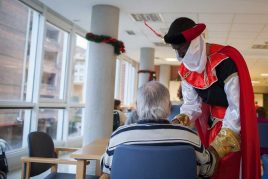 El regalo de los Reyes que emocionó a nuestras personas mayores Día de Reyes en la Residencia de mayores Txurdinagabarri