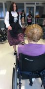 Ehun urtetik gorako beste emakume bat Txurdinagabarri Egoitzan Nueva centenaria en la Residencia de mayores Txurdinagabarri