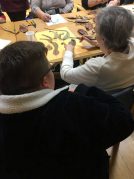 Gizarteratze zikloko ikasleek ekintzak egin dituzte gure adinekoekin Estudiantes de Integración Social, en la Residencia de mayores Txurdinagabarri