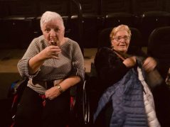 Zinemara irten ginen “Mujercitas” filmaren bertsio berria ikustera Txurdinagabarri Egoitzako taldea, zineman