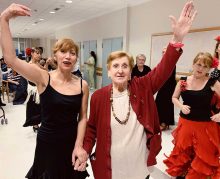 "Baila Donosti" pone a bailar a toda la Residencia Txurdinagabarri Baila Donosti en la Residencia Txurdinagabarri de Bilbao