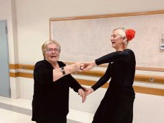 "Baila Donosti" pone a bailar a toda la Residencia Txurdinagabarri Baila Donosti en la Residencia Txurdinagabarri de Bilbao