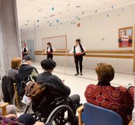 "Baila Donosti" pone a bailar a toda la Residencia Txurdinagabarri Baila Donosti en la Residencia Txurdinagabarri de Bilbao