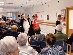 "Baila Donosti" pone a bailar a toda la Residencia Txurdinagabarri Baila Donosti en la Residencia Txurdinagabarri de Bilbao