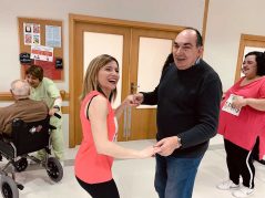 "Baila Donosti" pone a bailar a toda la Residencia Txurdinagabarri Baila Donosti en la Residencia Txurdinagabarri de Bilbao