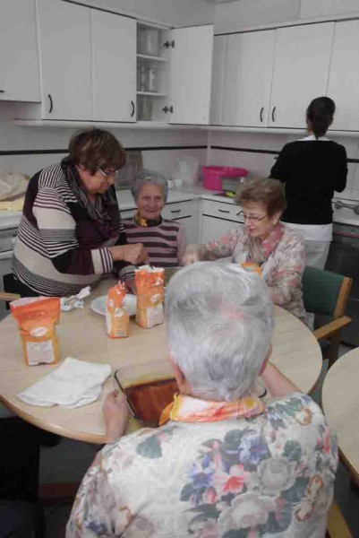 Preparando flan de naranja