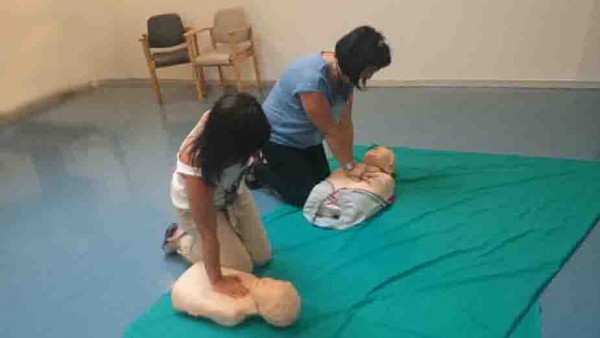 Formación en el uso de desfibrilador en la Residencia y Centro de Día de Personas Mayores Joxe Miel Barandiaran de Durango