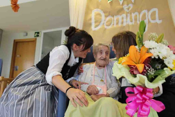 Domingak 100 urte bete ditu