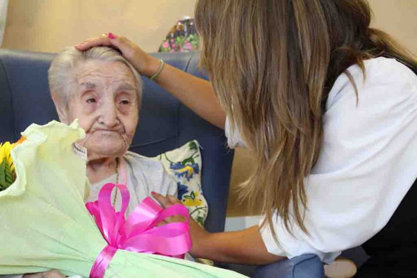 Domingak 100 urte bete ditu