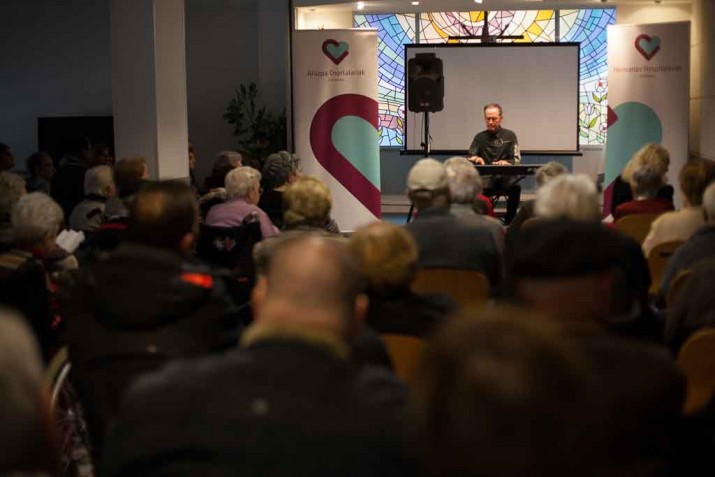 Acto institucional y festivo en la Residencia Santiago de Villabona Acto en la Residencia de ancianos Santiago de Villabona