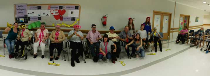 Tarde de baile en la Residencia de Personas Mayores Txurdinagabarri de Bilbao