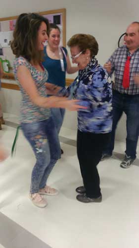 Tarde de baile en la Residencia de Personas Mayores Txurdinagabarri de Bilbao