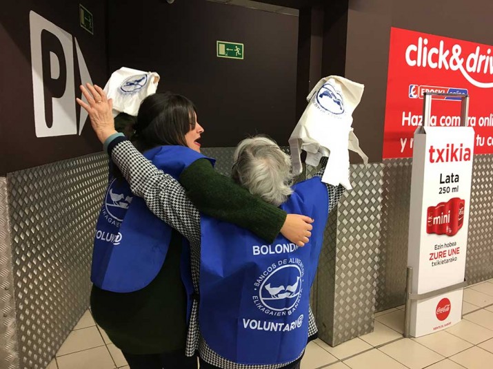 Bizkaiko Elikagai Bankuaren Gabonetako kanpainan laguntzen