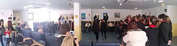 Coro y belén viviente en la Residencia de Personas Mayores Joxe Miel Barandiaran