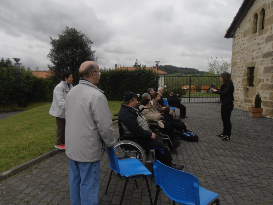 Las personas mayores de la Residencia Barandiaran visitan el caserío Landetxo Goikoa