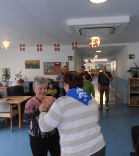 San Fausto jaiak Durangoko Barandiaran Adineko Pertsonen Egoitzan