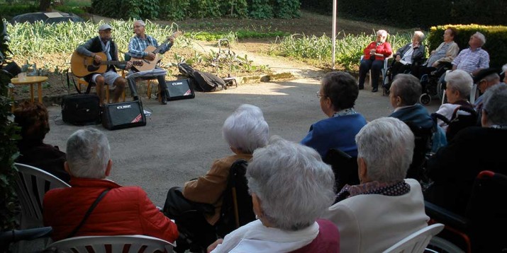 Nagusilanen musikak Villabonako adinduentzako Santiago Egoitza alaitu du berriro ere