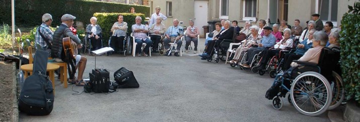 Nagusilanen musikak Villabonako adinduentzako Santiago Egoitza alaitu du berriro ere