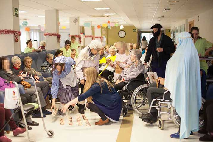 Belen bizia eta Olentzero adinduentzako Txurdinagabarri Egoitzan