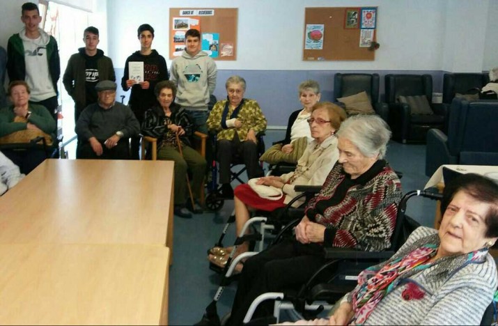 Lectura en la Residencia de Ancianos de Durango