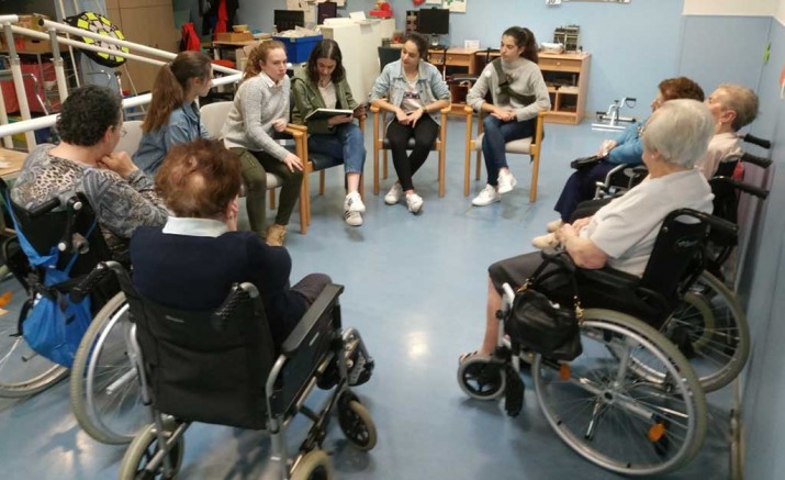 Lectura en la Residencia de Ancianos de Durango