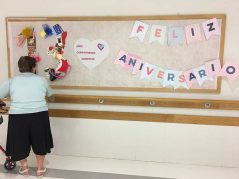 El mural conmemorativo del 13º aniversario de la Residencia Txurdinagabarri