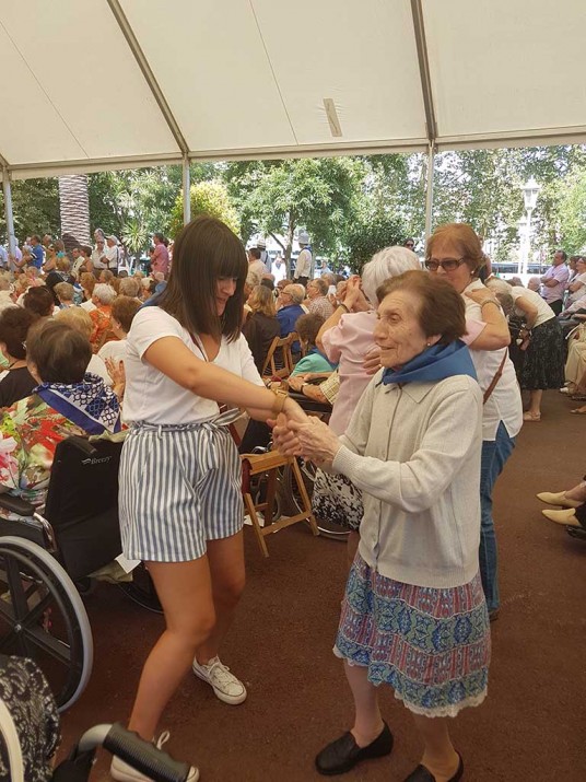 Bilbainadas en la Pérgola y en la Residencia de personas mayores Txurdinagabarri Bilbainadas en la Pérgola