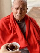 Castañada en la Residencia de mayores Txurdinagabarri