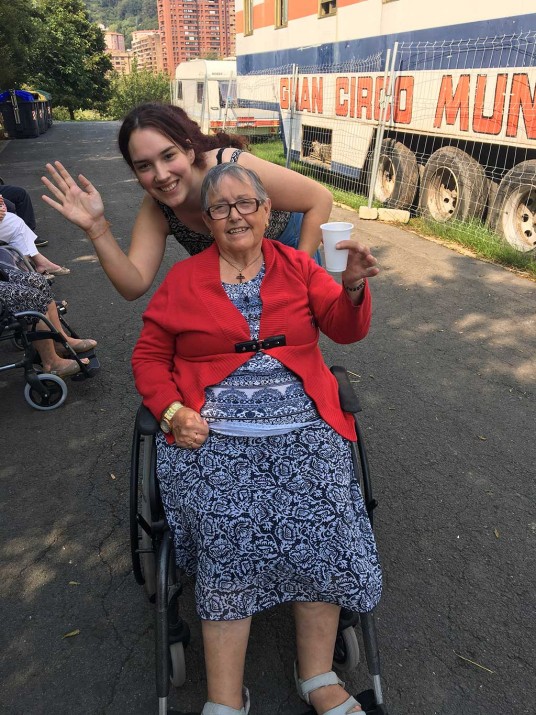 Zirku arratsaldea Txurdinagabarriko egoiliarrentzat