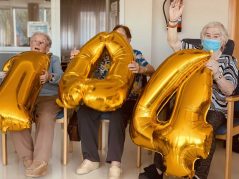 Nuestra residente Carmen cumple 104 años Cumpleaños en la Residencia de mayores Txurdinagabarri de Bilbao