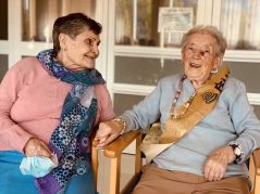 Nuestra residente Carmen cumple 104 años Cumpleaños en la Residencia de mayores Txurdinagabarri de Bilbao