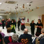 Baile en la Residencia de mayores Txurdinagabarri de Bilbao