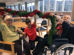 Gabonak Aita Menni Ahizpa Ospitalarien adinekoen zentroetan Gabonak Aita Menni Ahizpa Ospitalarien adinekoen zentroetan