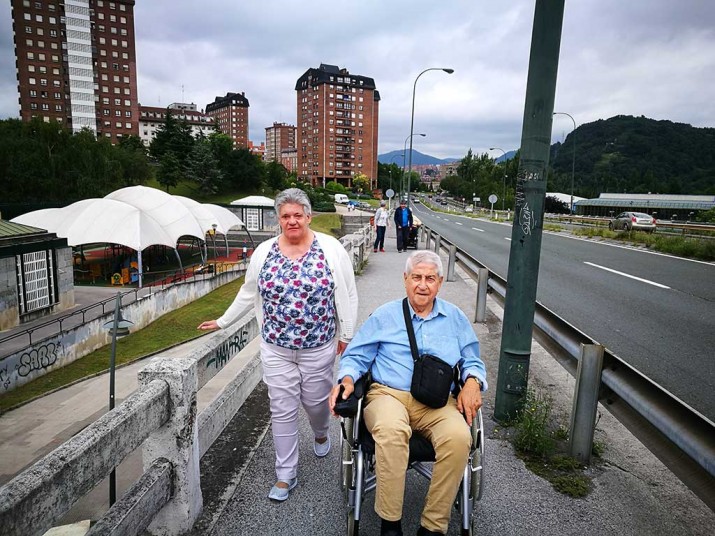 La Residencia Txurdinagabarri acompaña a la de Kirikiño en las fiestas de Santutxu Con la Residencia de Ancianos Kirikiño de Santutxu