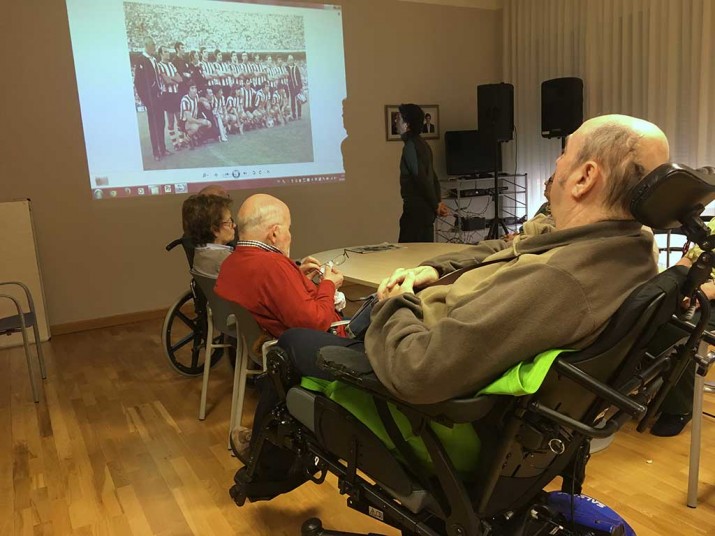 Aguiar y Javi González, nuevos dinamizadores del Taller de Reminiscencia en Barandiaran y Txurdinagabarri Taller de reminiscencia en la Residencia de ancianos Txurdinagabarri de Bilbao