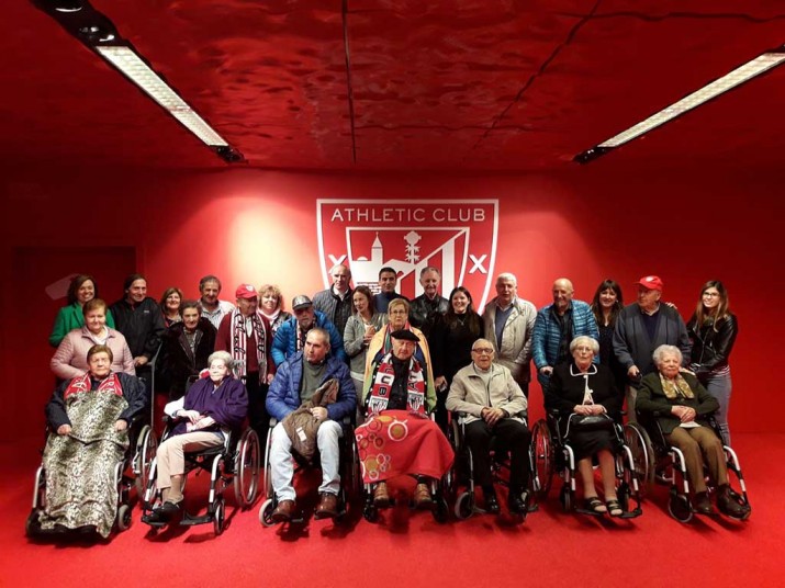 Visita a San Mamés del Taller de Reminiscencia de la Residencia de la tercera edad Barandiaran de Durango