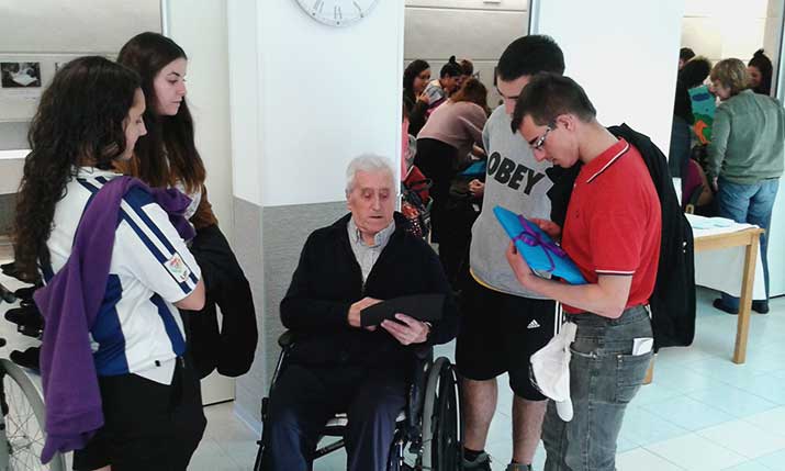 Belaunaldi trukea amaitzeko jaia adinduentzako Santiago Egoitzan