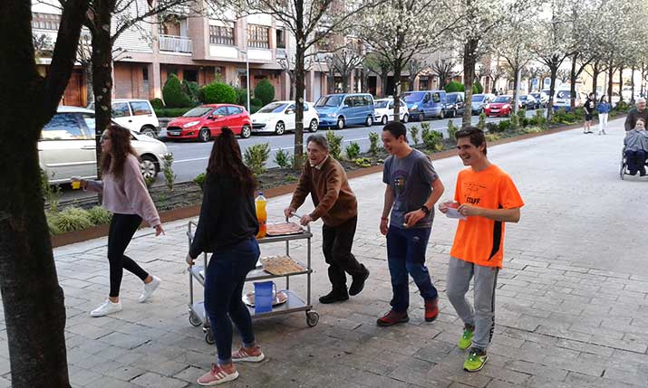 Belaunaldi trukea amaitzeko jaia adinduentzako Santiago Egoitzan