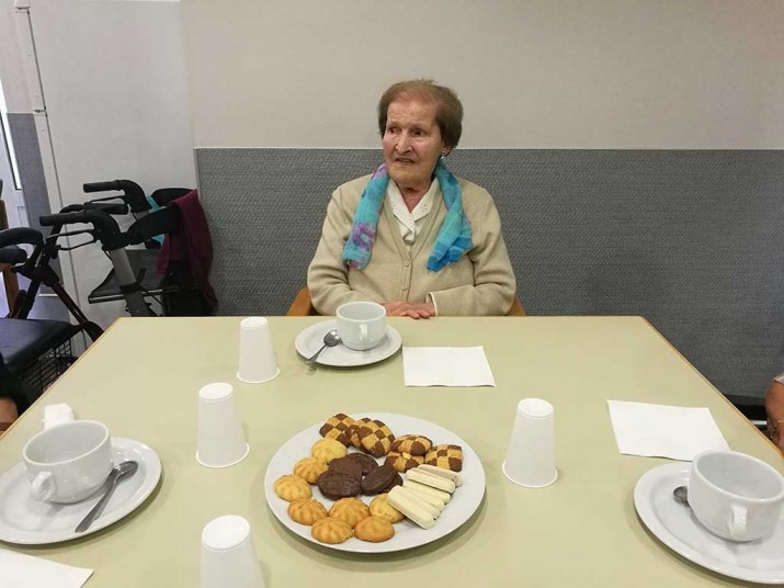 Pilar Garaiburuk 103 urte bete ditu Villabonako adinduentzako Santiago Egoitzan