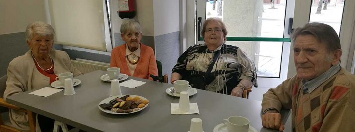 Pilar Garaiburuk 103 urte bete ditu Villabonako adinduentzako Santiago Egoitzan