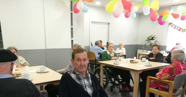 Pilar Garaiburuk 103 urte bete ditu Villabonako adinduentzako Santiago Egoitzan